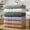 Serviettes de bain FLAMARDA Collection Sérénité Lagune empilées par couleur, linge de bain haut de gamme au design épuré et apaisant