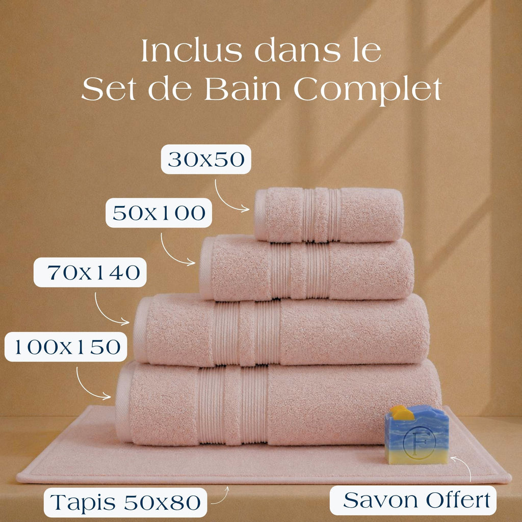 Contenu du Set de Bain Complet FLAMARDA Sérénité Lagune Rose Blush avec tapis de bain 50x80cm, serviettes 100x150cm, 70x140cm, 50x100cm, 30x50cm et savon artisanal Océan