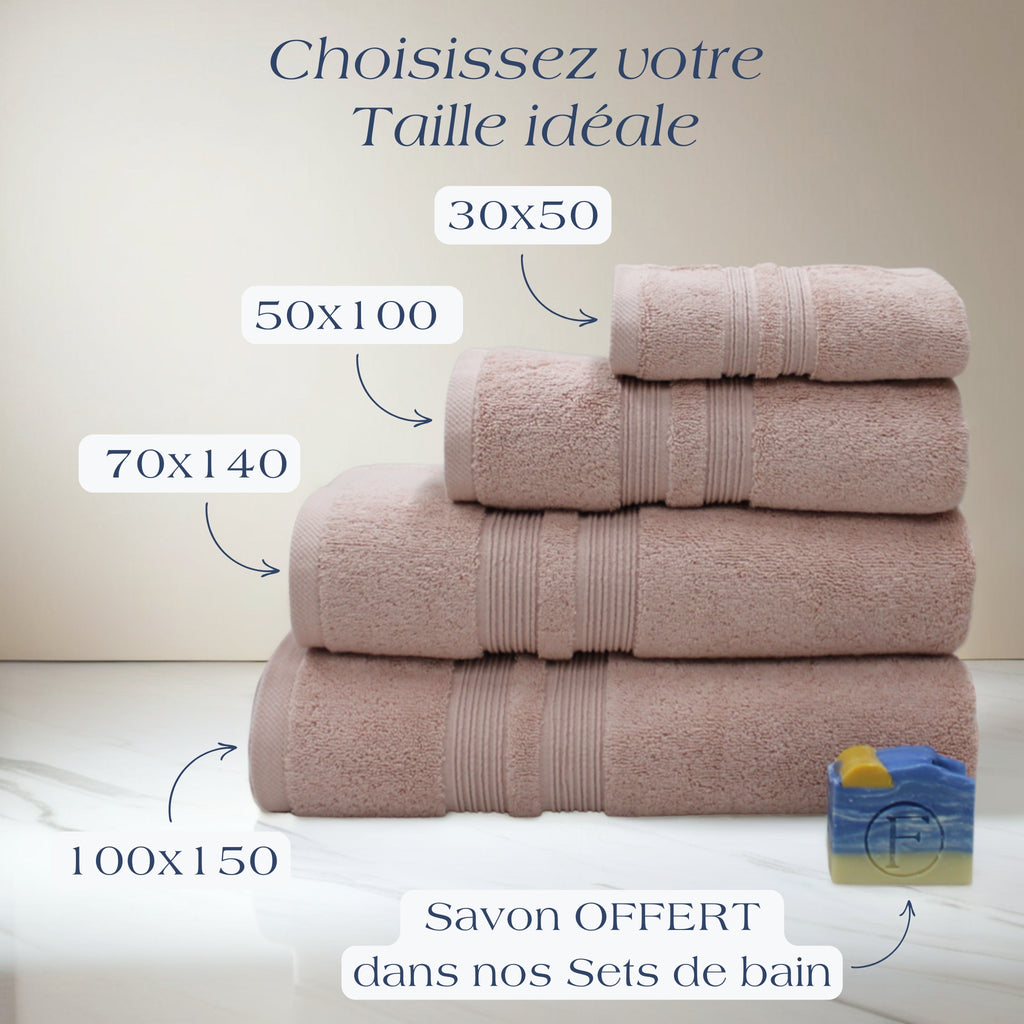Serviette Sérénité Lagune FLAMARDA présentée dans une ambiance lifestyle, linge de bain doux et élégant