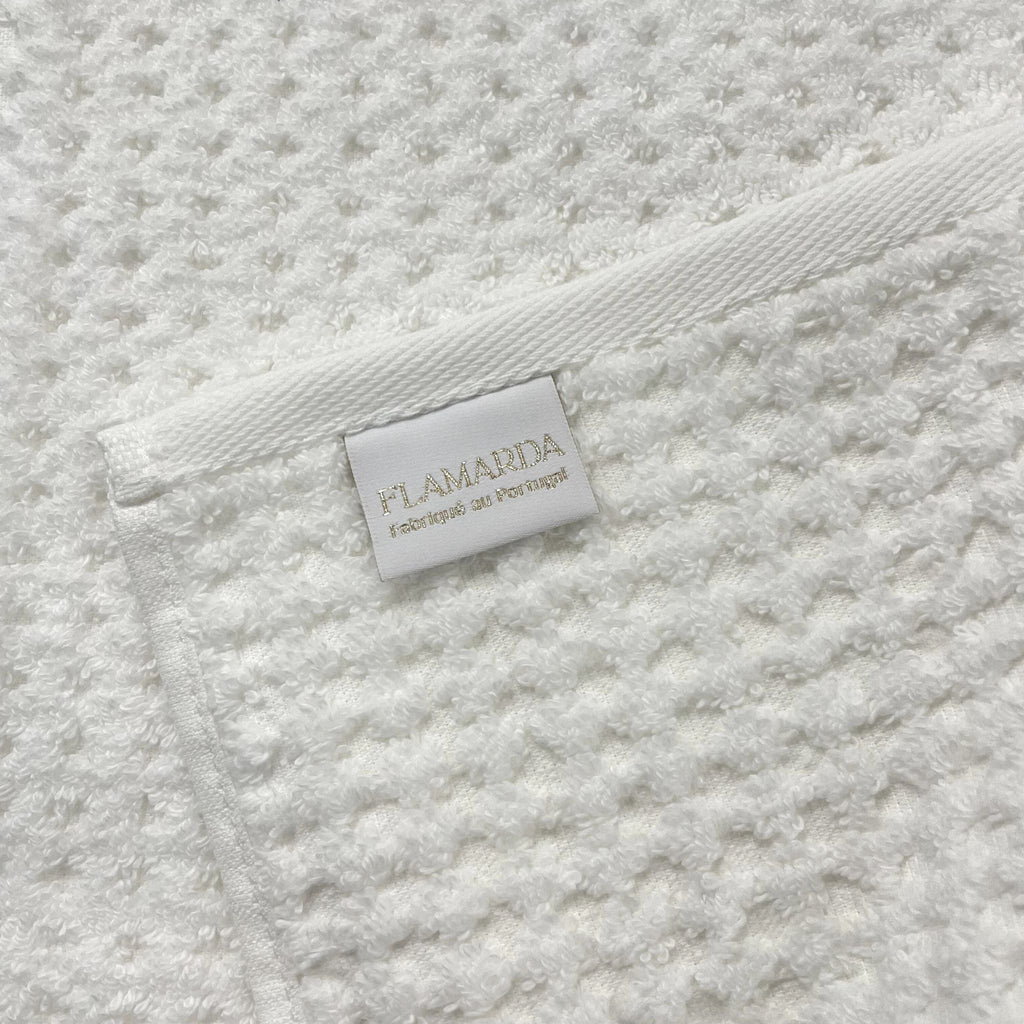Détail de la Serviette Prestige Dune Blanc nacre FLAMARDA confectionné au portugal