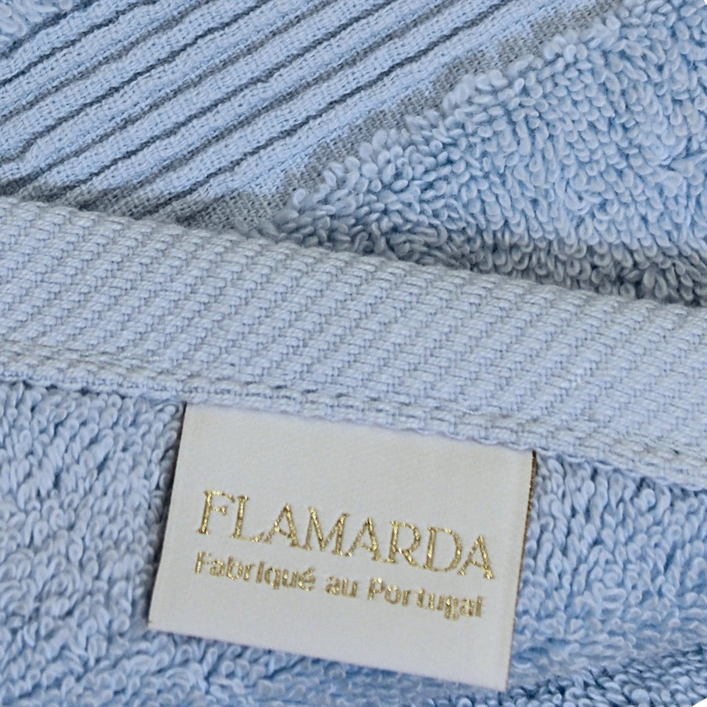Drap de bain Sérénité Lagune FLAMARDA, coton peigné longues fibres et finitions soignées