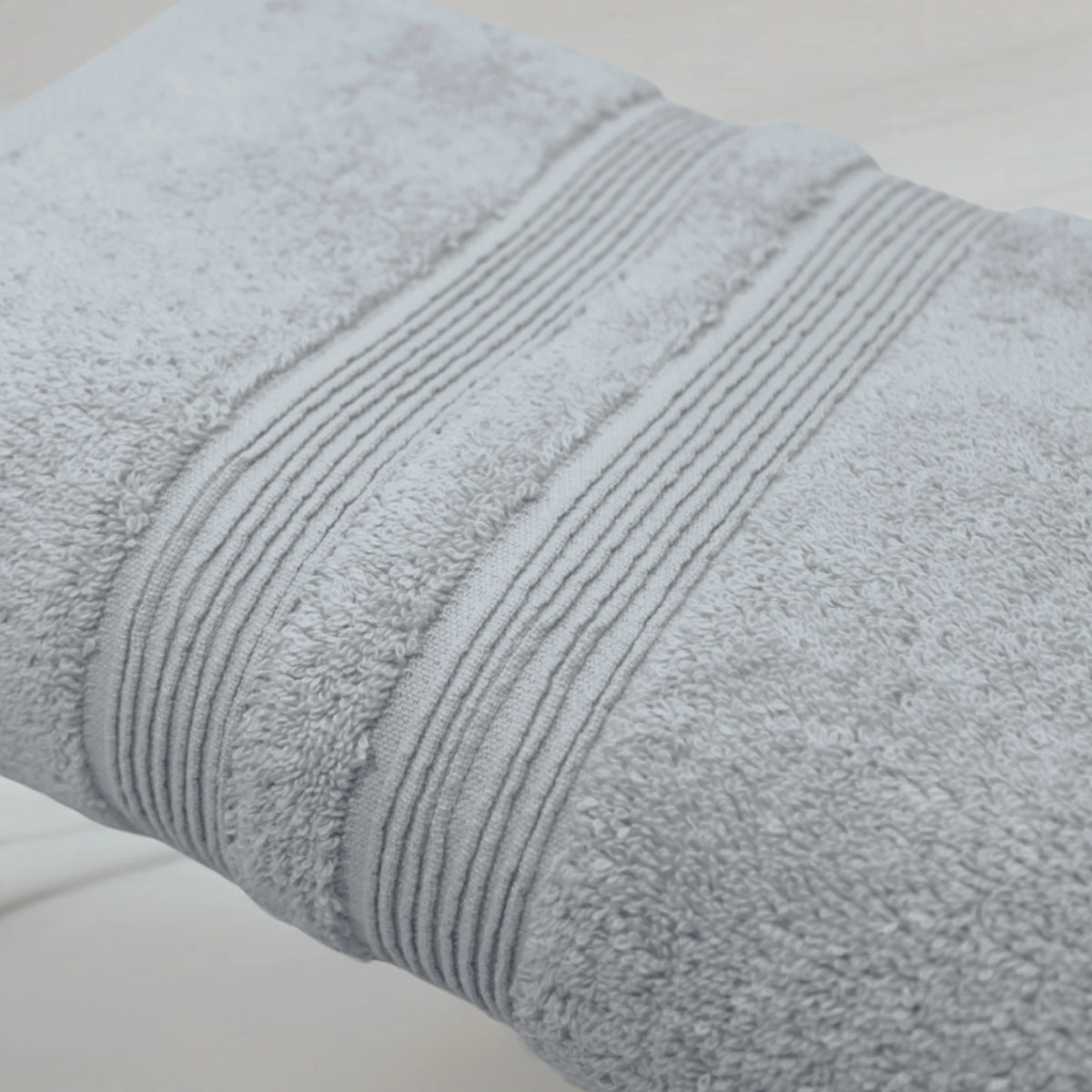 Drap de bain Sérénité Lagune FLAMARDA, texture douce et moelleuse pour la salle de bain